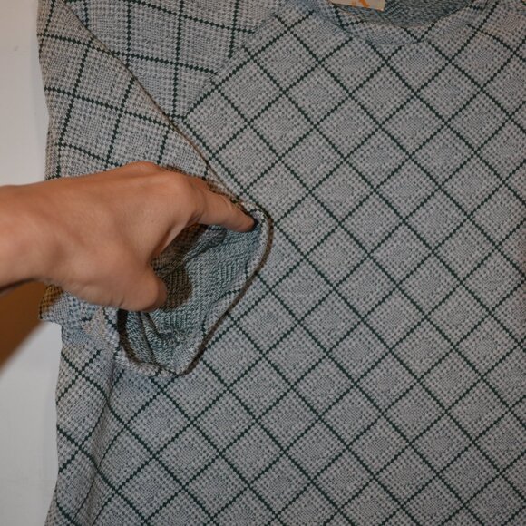 THE BOSS Made with Love Green Square Lines Pattern Short Sleeves Blouse ~S /18.5 - Picture 8 of 8